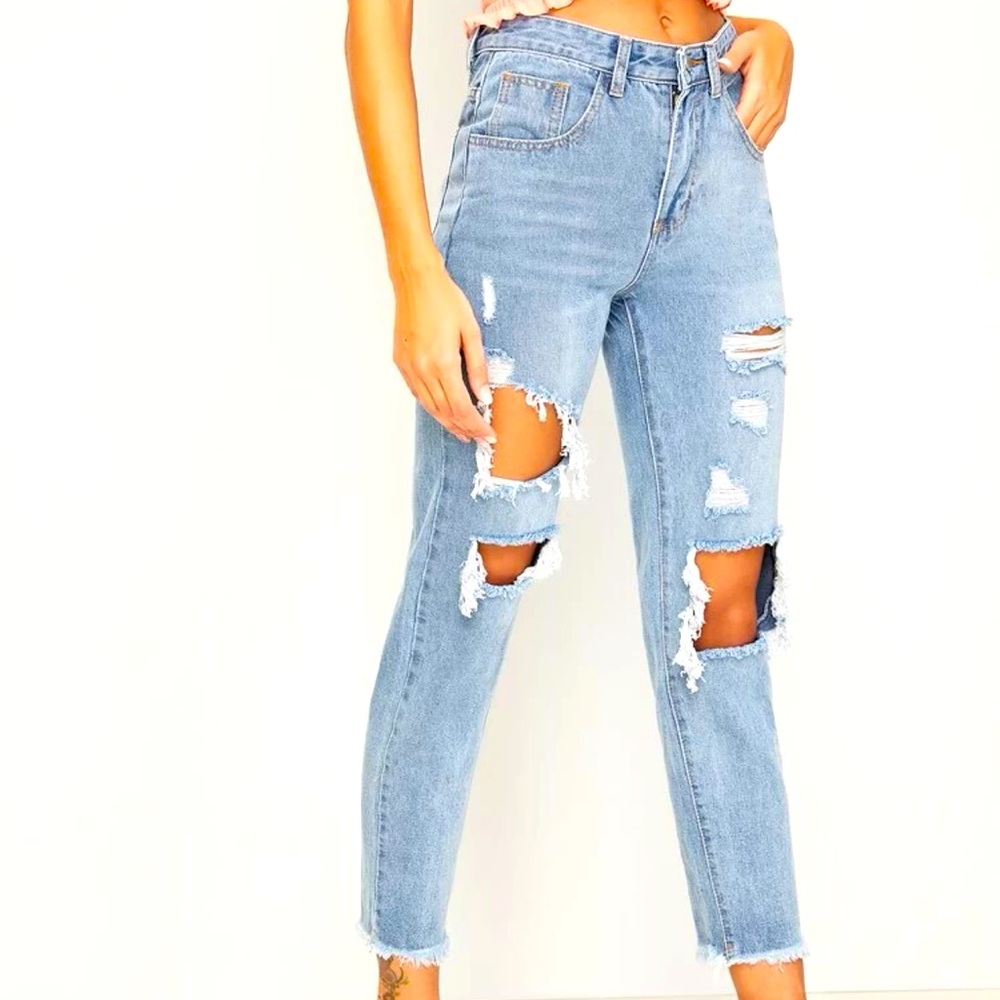 Ripped raw hem cropped mom jeans
